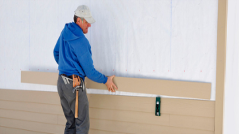 Hiring Siding Contractors in Lawrence Kansas