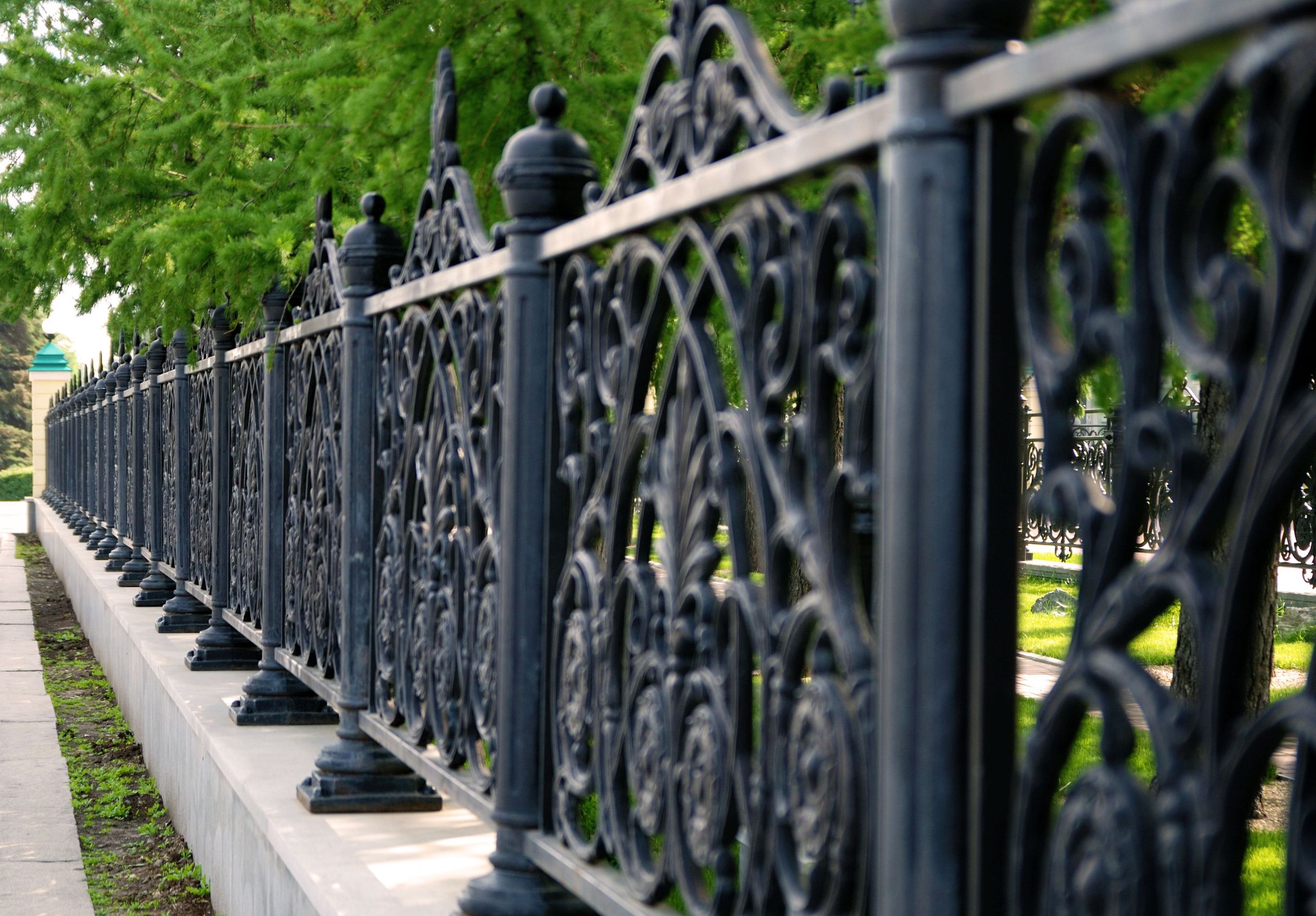 Choose the Right Fence By Learning the Pros of a Wrought Iron Fence